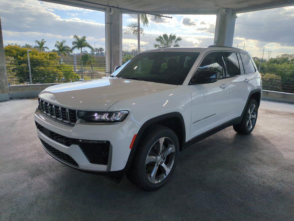 new 2026 Jeep Grand Cherokee car, priced at $43,617