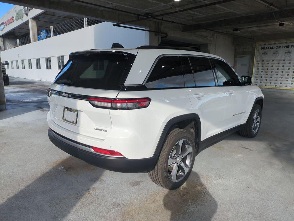 new 2026 Jeep Grand Cherokee car, priced at $43,617