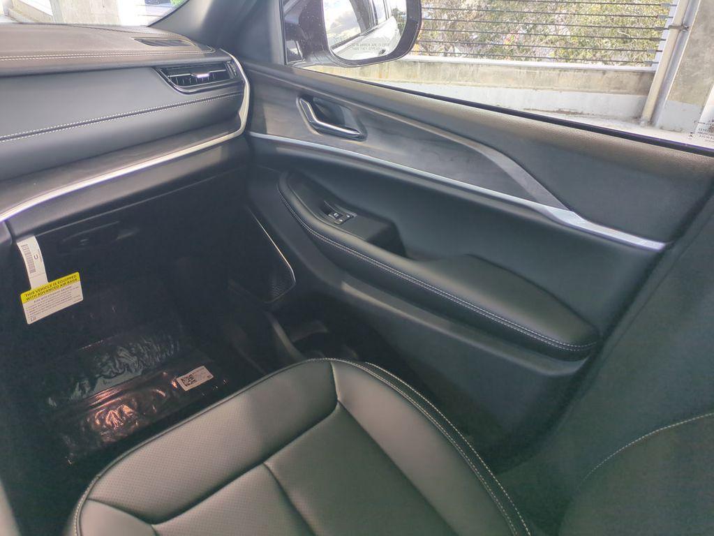 new 2026 Jeep Grand Cherokee car, priced at $43,617