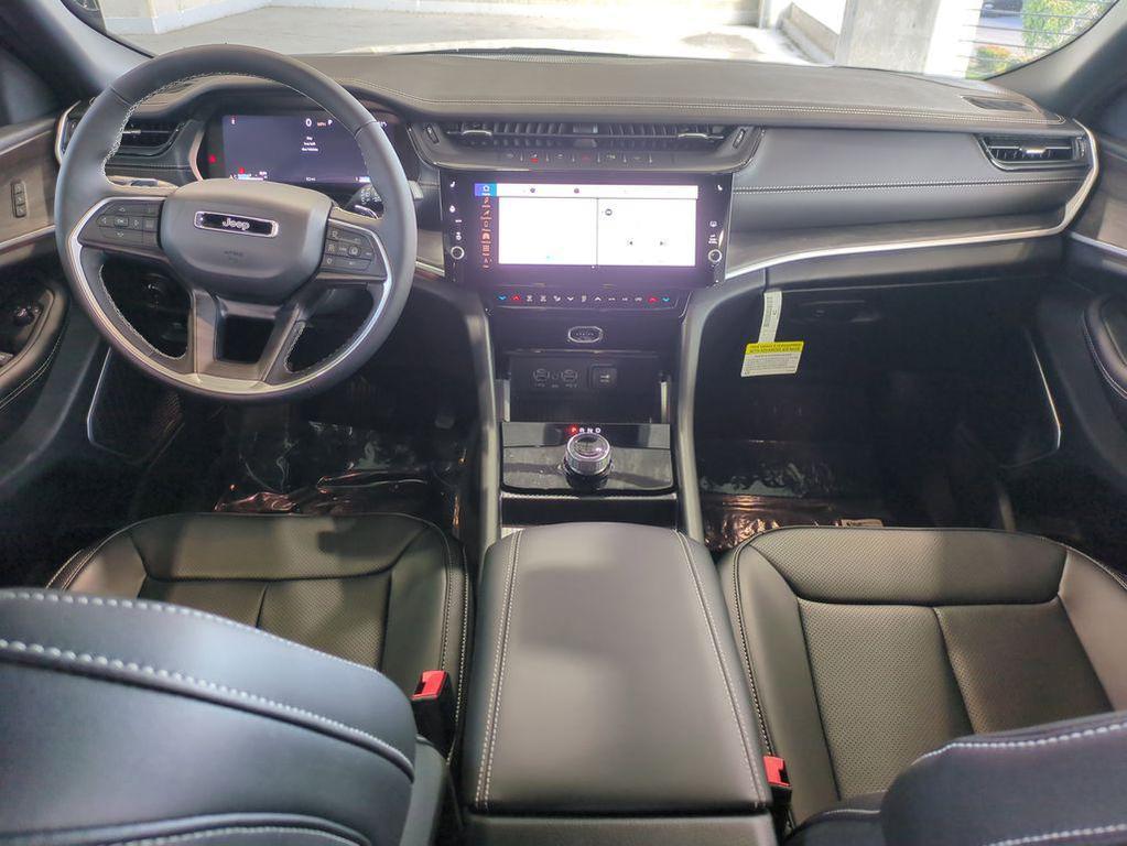 new 2026 Jeep Grand Cherokee car, priced at $43,617