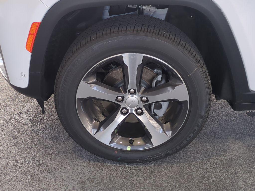 new 2026 Jeep Grand Cherokee car, priced at $43,617