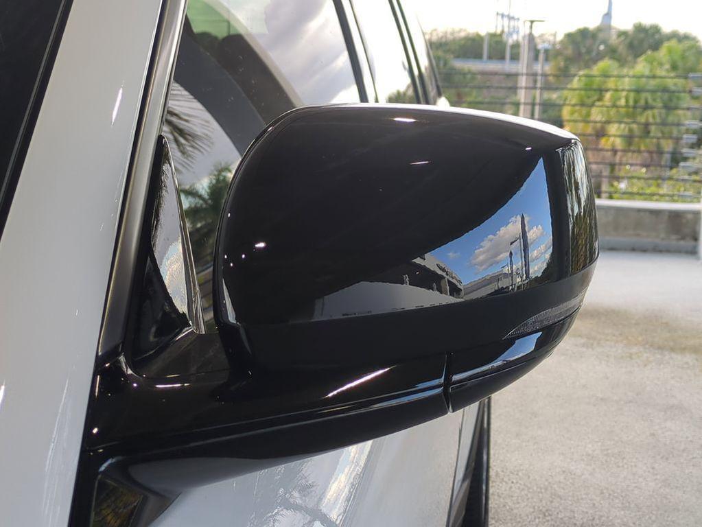 new 2026 Jeep Grand Cherokee car, priced at $43,617