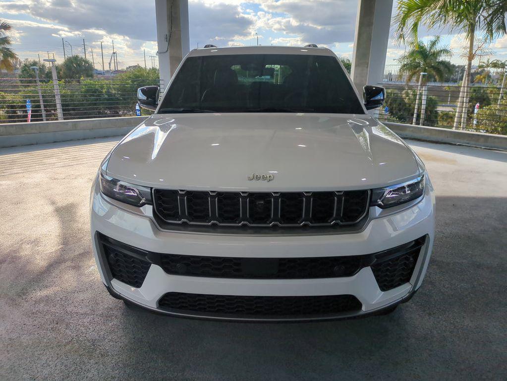 new 2026 Jeep Grand Cherokee car, priced at $43,617