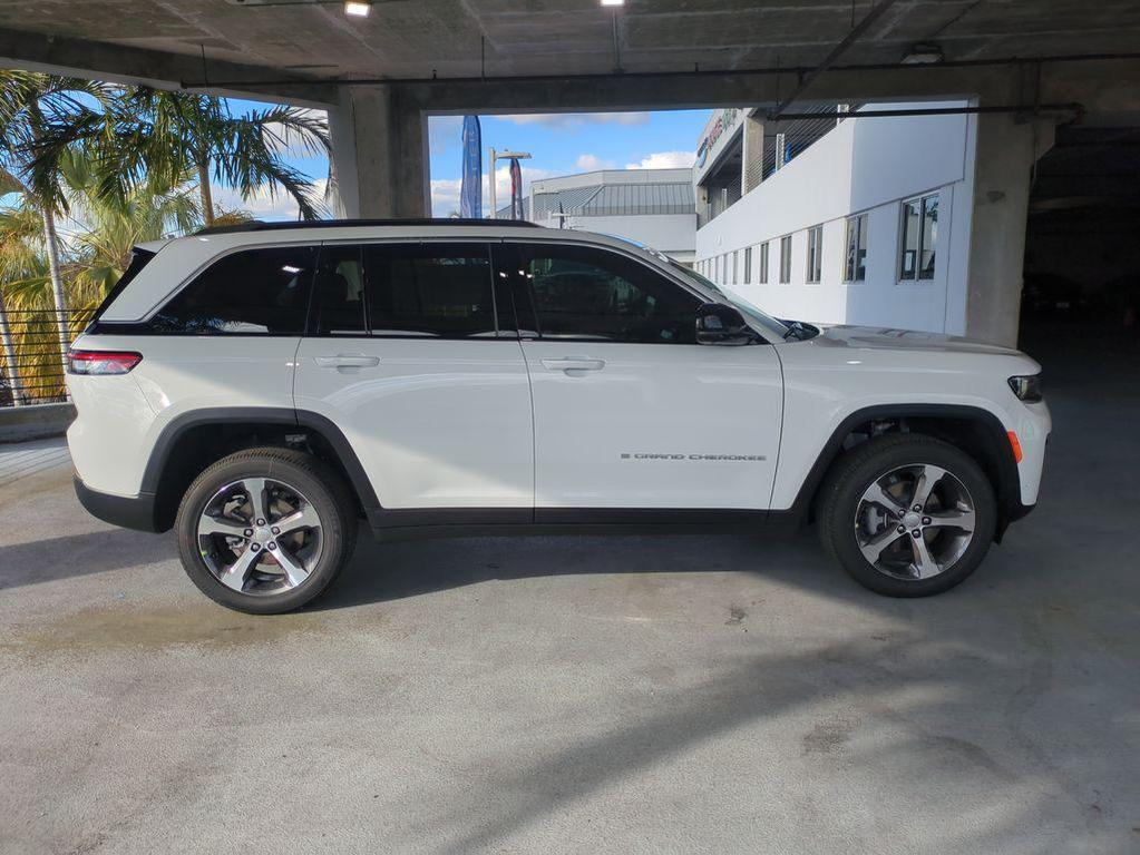 new 2026 Jeep Grand Cherokee car, priced at $43,617