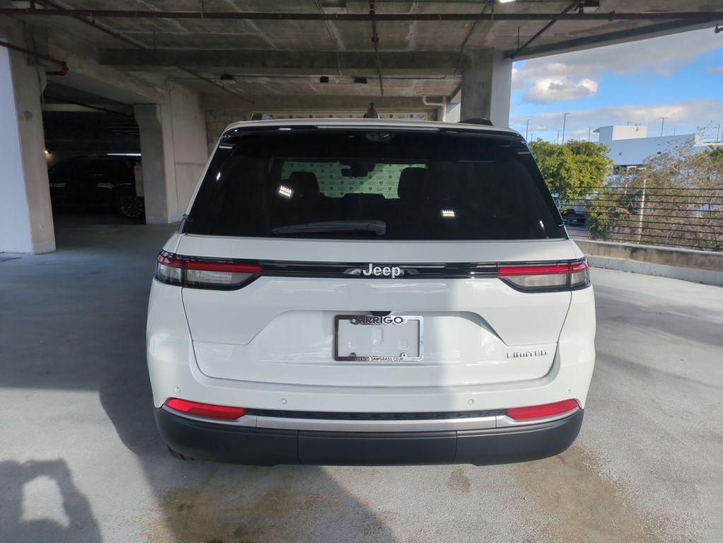 new 2026 Jeep Grand Cherokee car, priced at $43,617