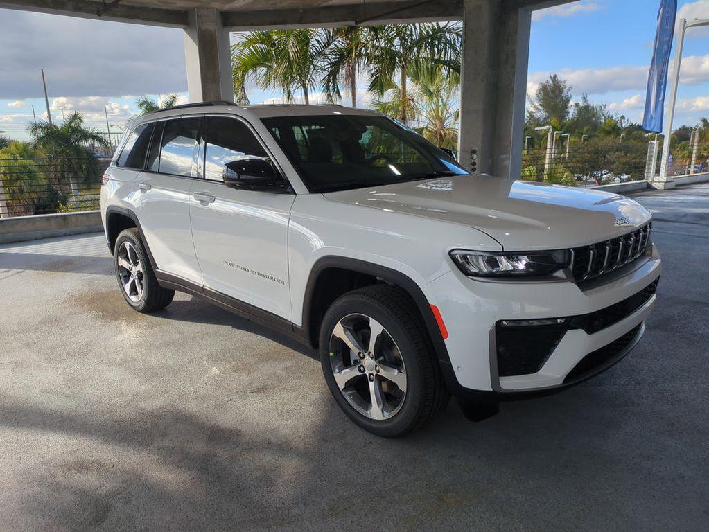 new 2026 Jeep Grand Cherokee car, priced at $43,617