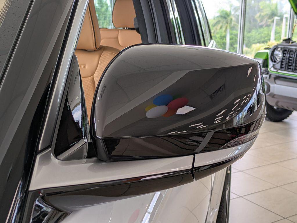 new 2025 Jeep Grand Cherokee car, priced at $56,986