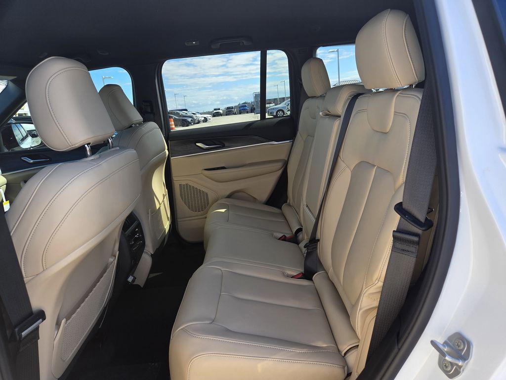 new 2025 Jeep Grand Cherokee car, priced at $35,262