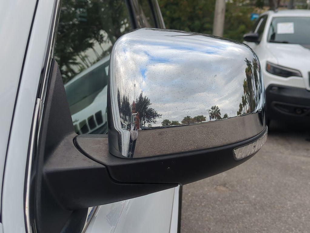 used 2018 Jeep Grand Cherokee car, priced at $11,504