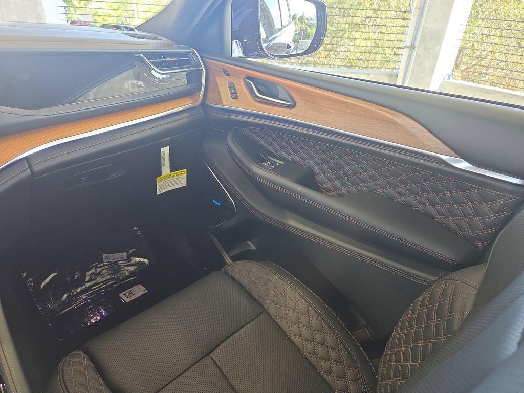 new 2025 Jeep Grand Cherokee car, priced at $61,318