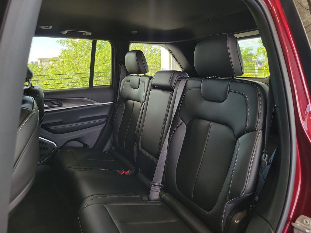 new 2026 Jeep Grand Cherokee car, priced at $43,551