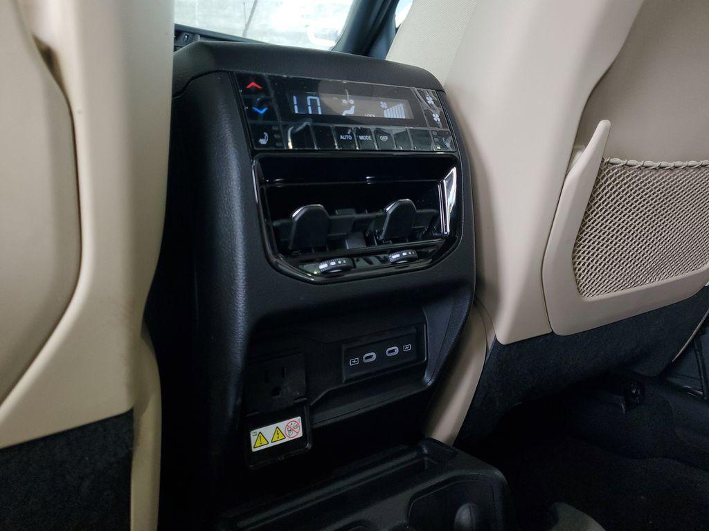 new 2026 Jeep Grand Cherokee L car, priced at $40,011