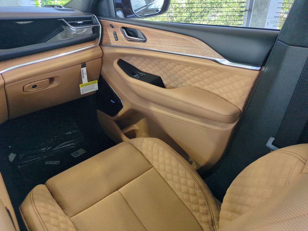 new 2025 Jeep Grand Cherokee car, priced at $57,516