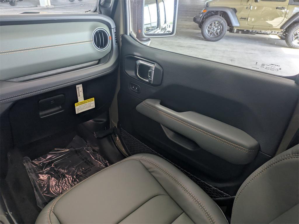 new 2025 Jeep Gladiator car, priced at $51,821