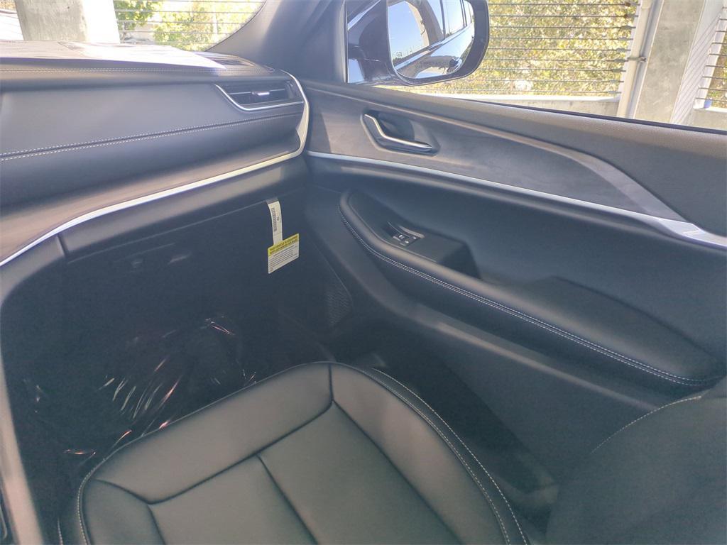 new 2025 Jeep Grand Cherokee L car, priced at $39,195