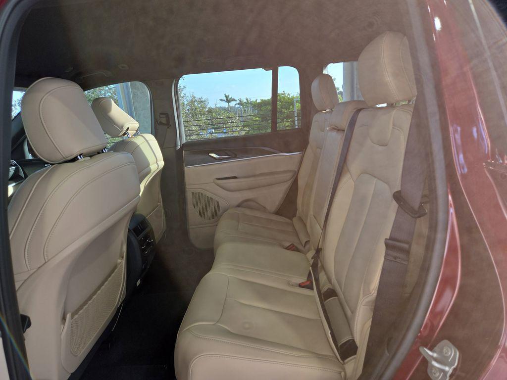 new 2025 Jeep Grand Cherokee car, priced at $35,786