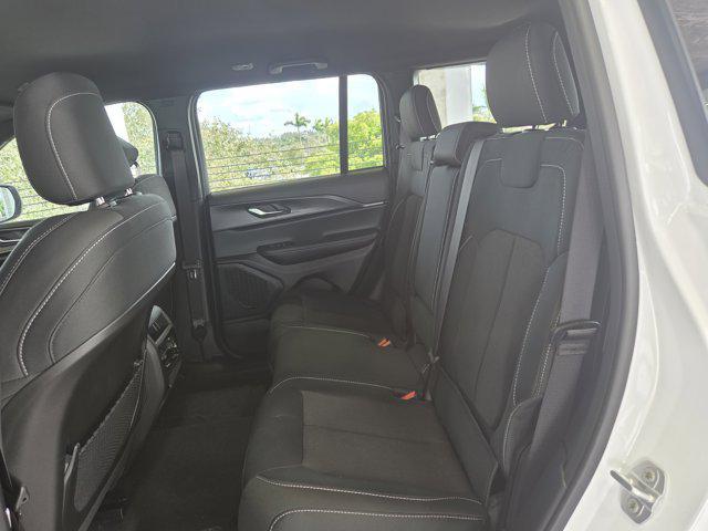 new 2025 Jeep Grand Cherokee car