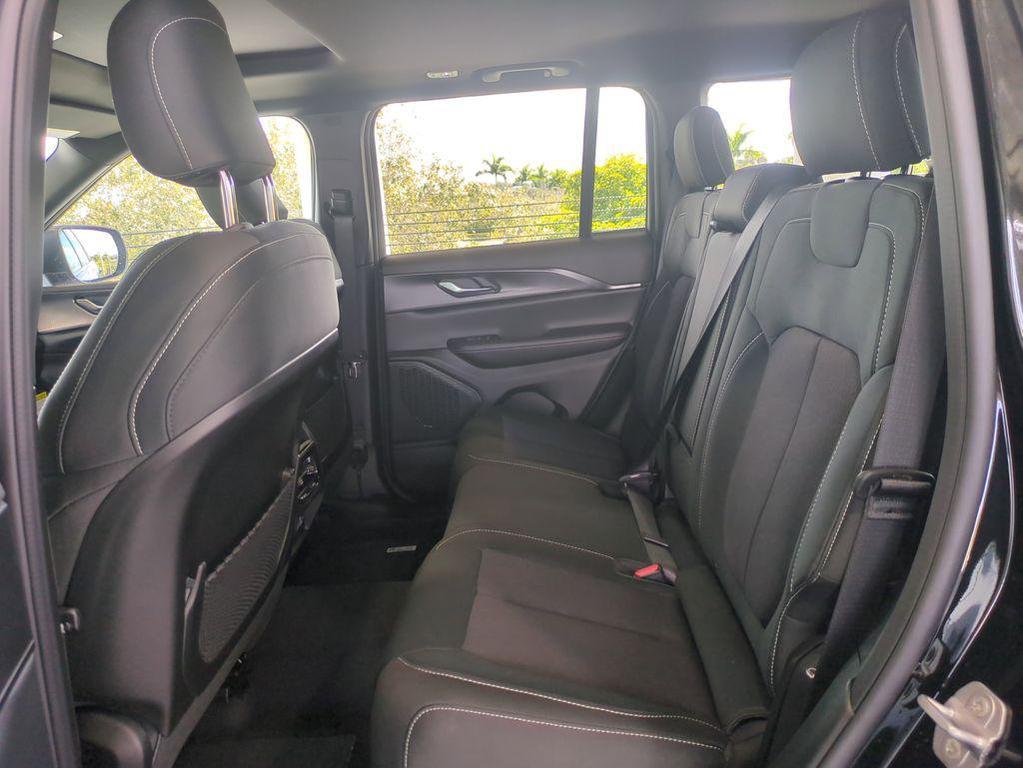 new 2025 Jeep Grand Cherokee car, priced at $31,032