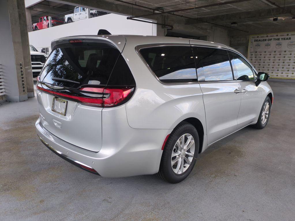 new 2026 Chrysler Pacifica car, priced at $35,832