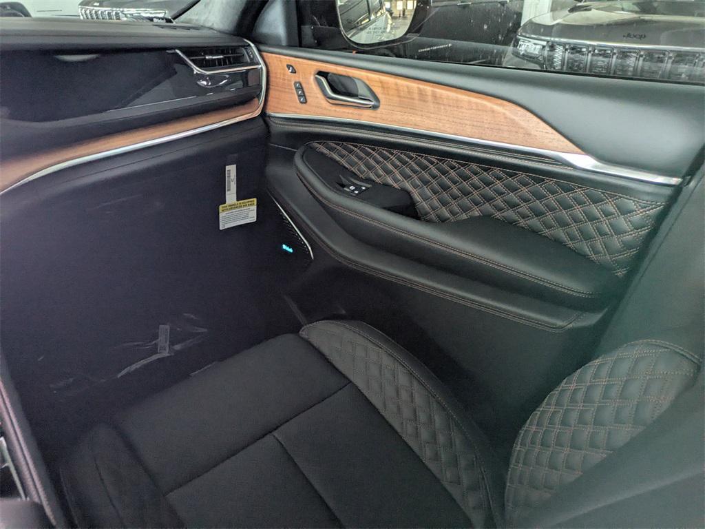 new 2025 Jeep Grand Cherokee car, priced at $56,986