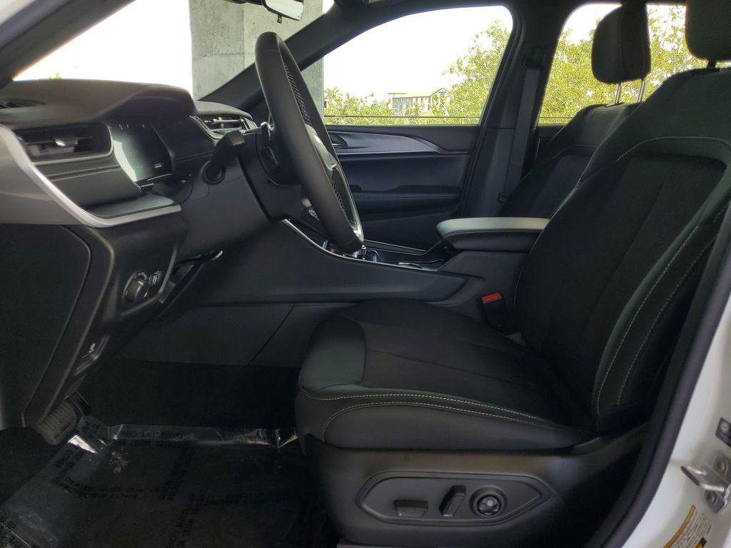 new 2026 Jeep Grand Cherokee car, priced at $35,253