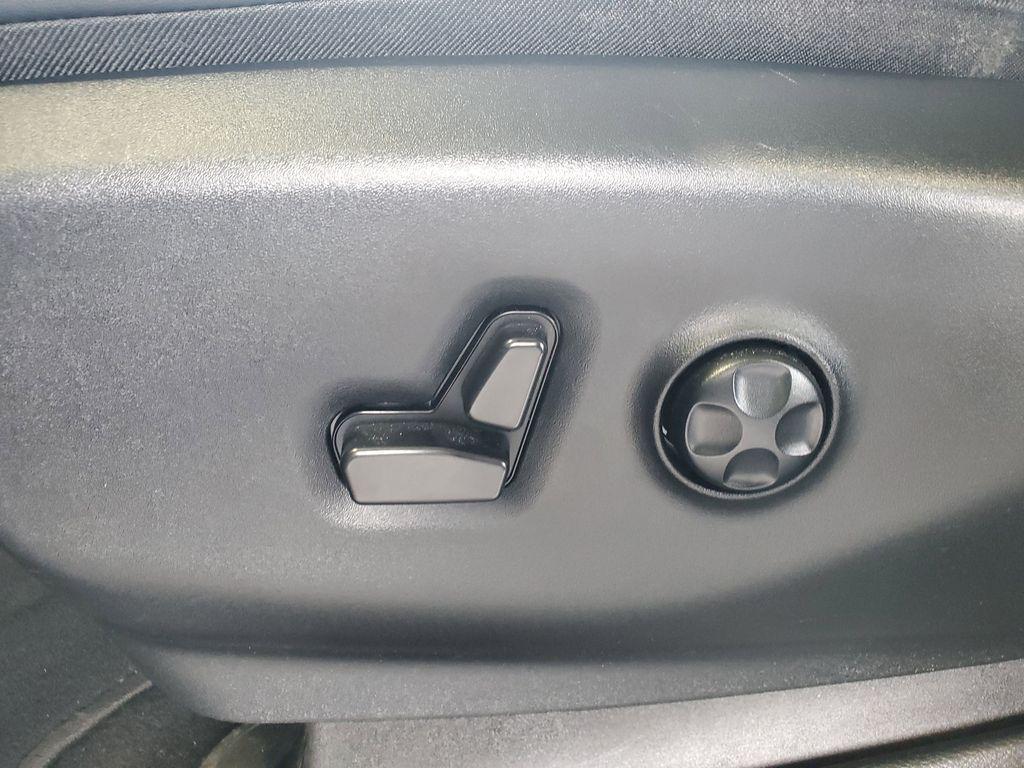used 2025 Chrysler Pacifica car, priced at $30,076