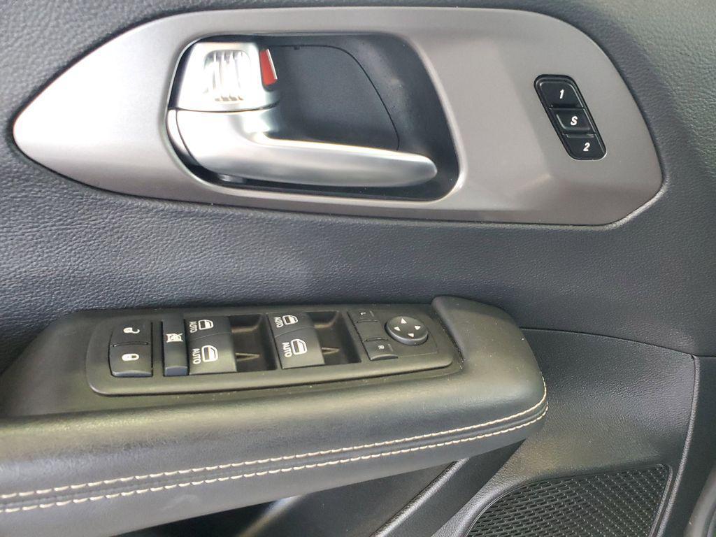 used 2025 Chrysler Pacifica car, priced at $30,076