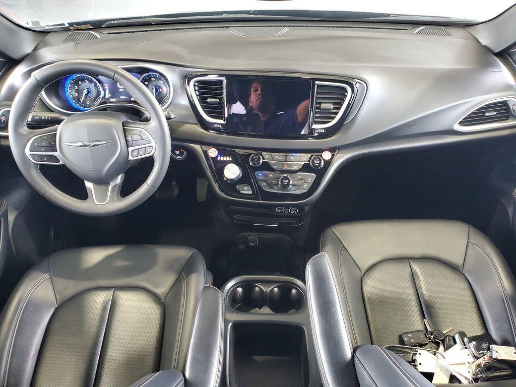 used 2025 Chrysler Pacifica car, priced at $30,076