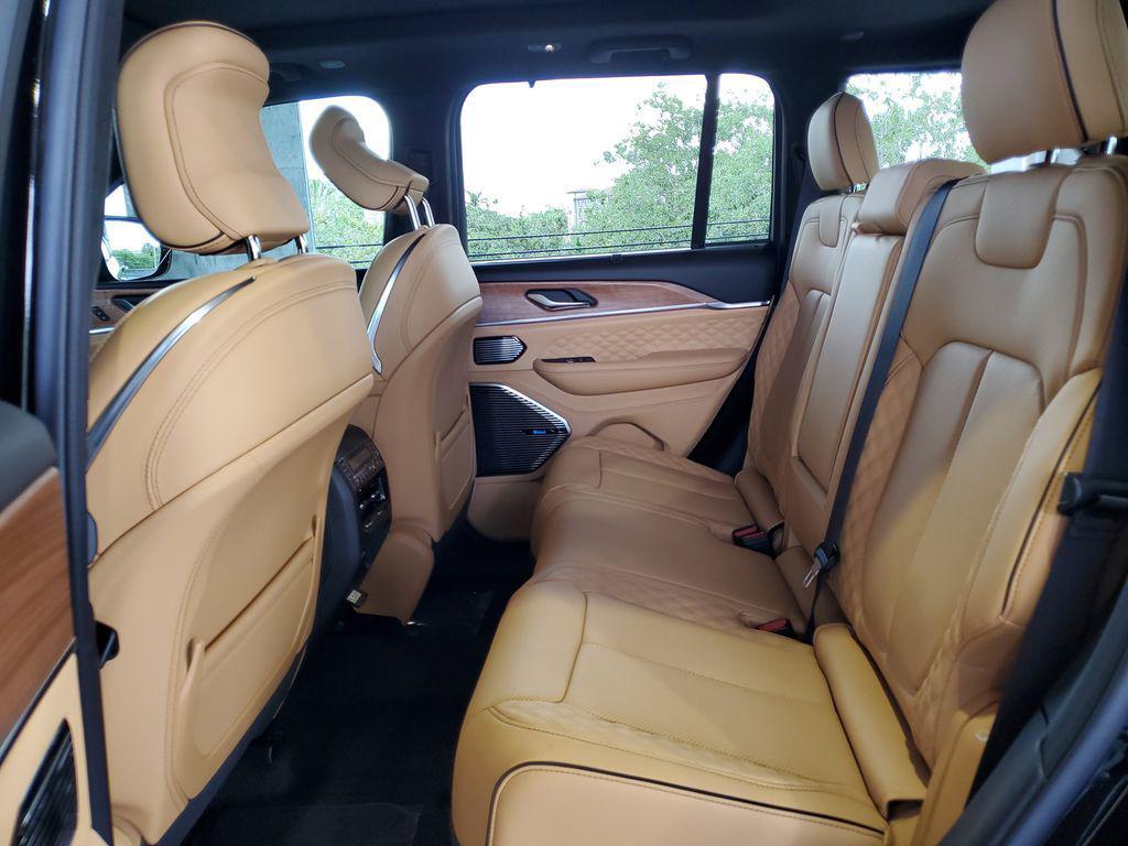 new 2026 Jeep Grand Cherokee car, priced at $57,933