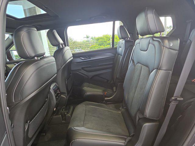 new 2025 Jeep Grand Cherokee L car