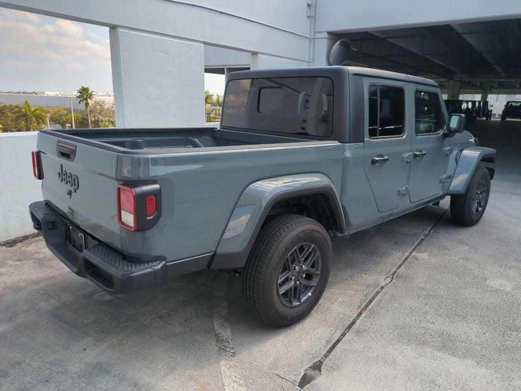 new 2025 Jeep Gladiator car, priced at $43,300