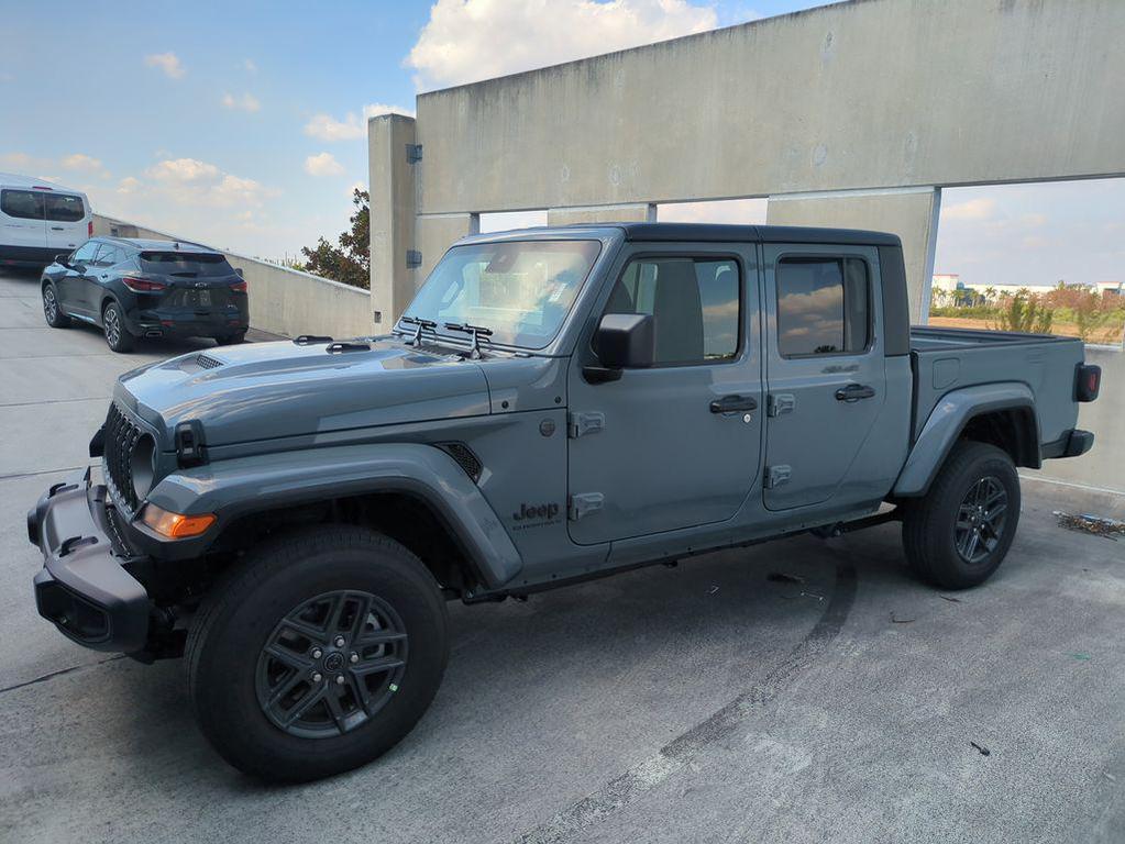 new 2025 Jeep Gladiator car, priced at $43,300