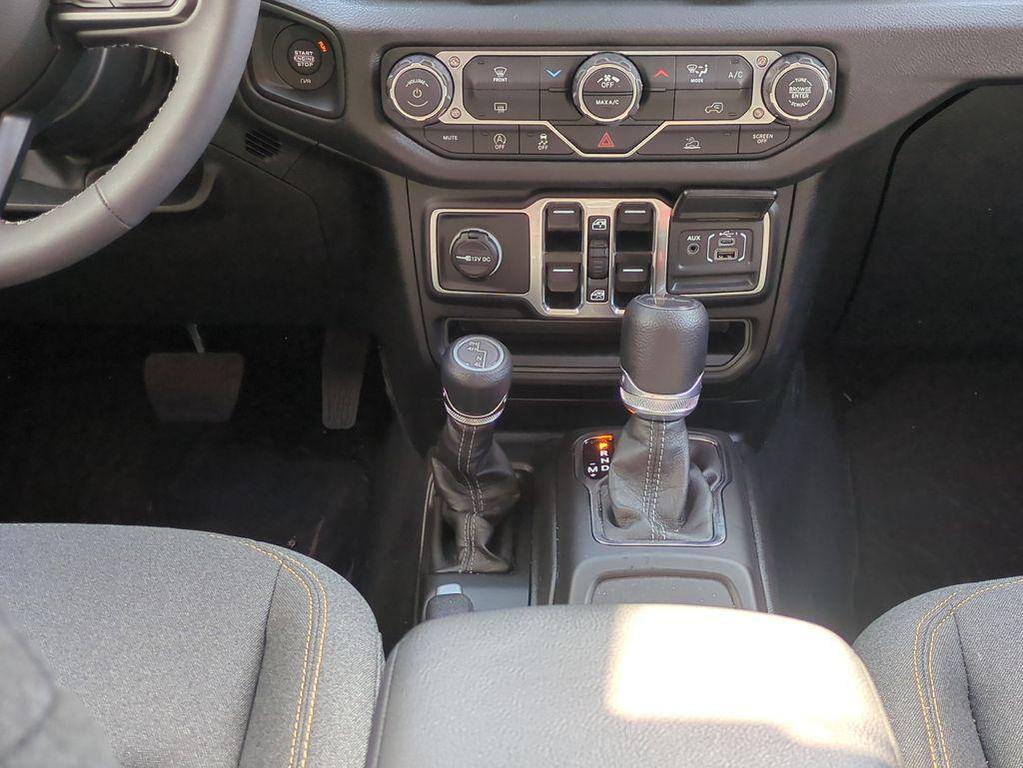 new 2025 Jeep Gladiator car, priced at $43,300