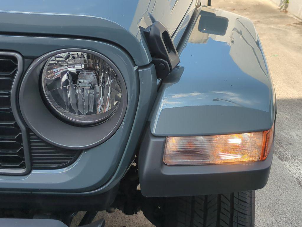 new 2025 Jeep Gladiator car, priced at $43,300