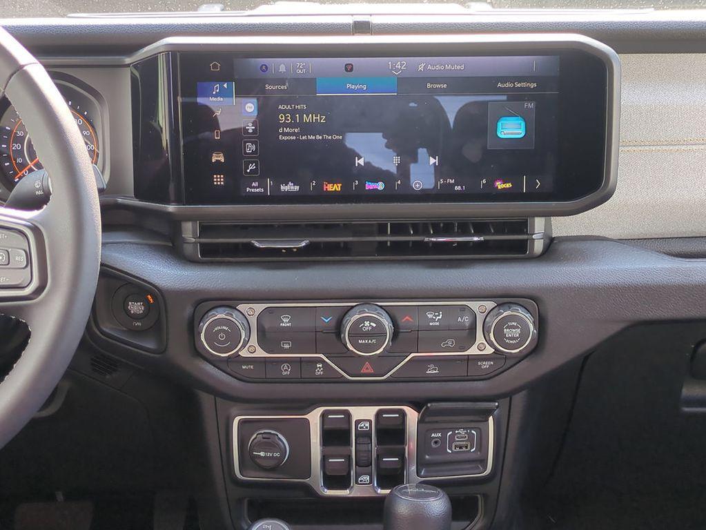 new 2025 Jeep Gladiator car, priced at $43,300