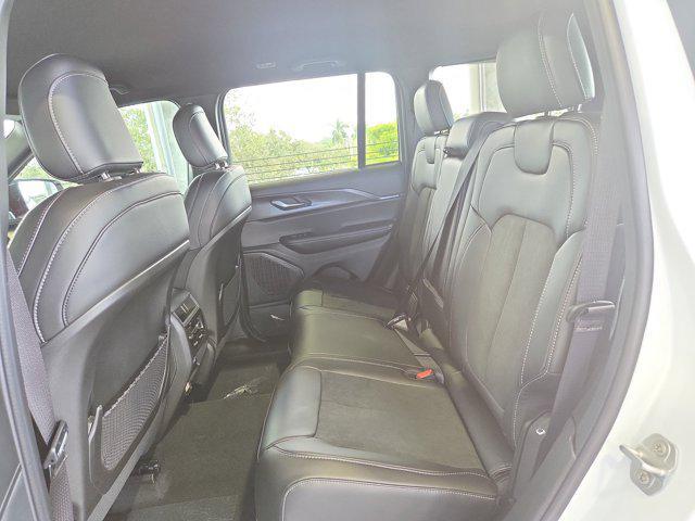 new 2025 Jeep Grand Cherokee car