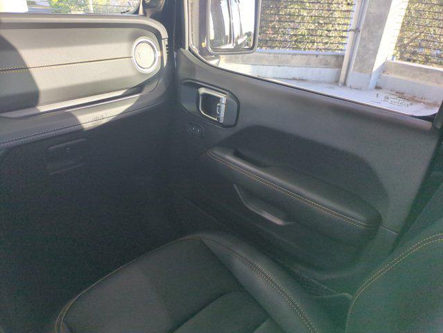 new 2025 Jeep Gladiator car