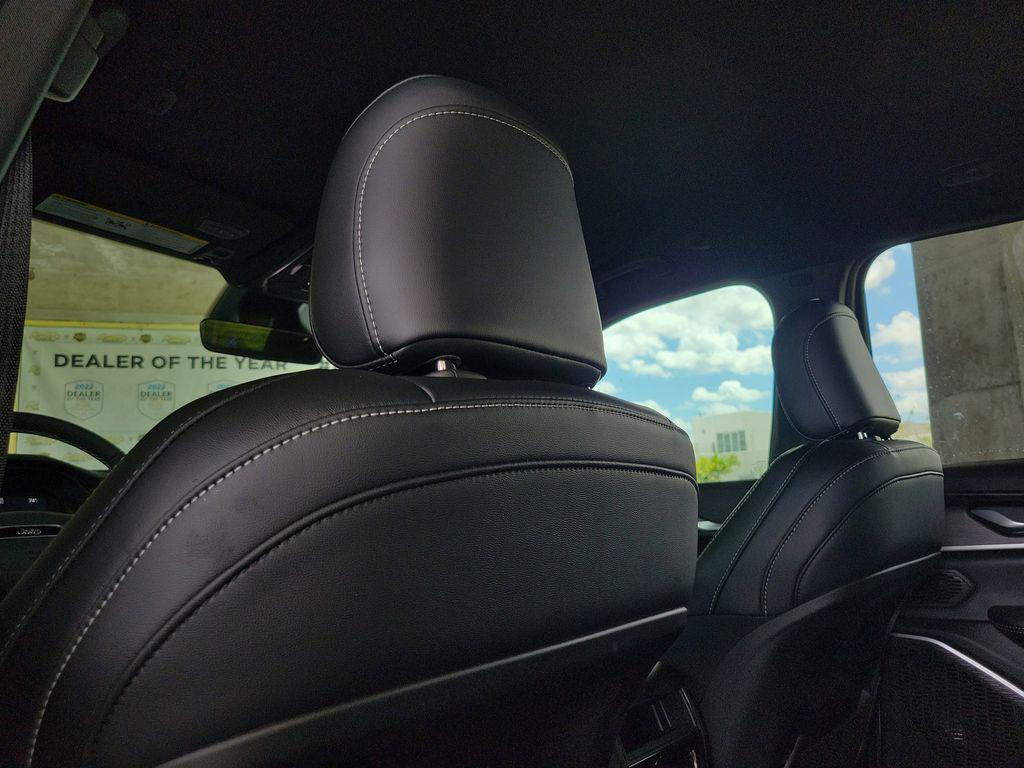 new 2026 Jeep Grand Cherokee car, priced at $42,087
