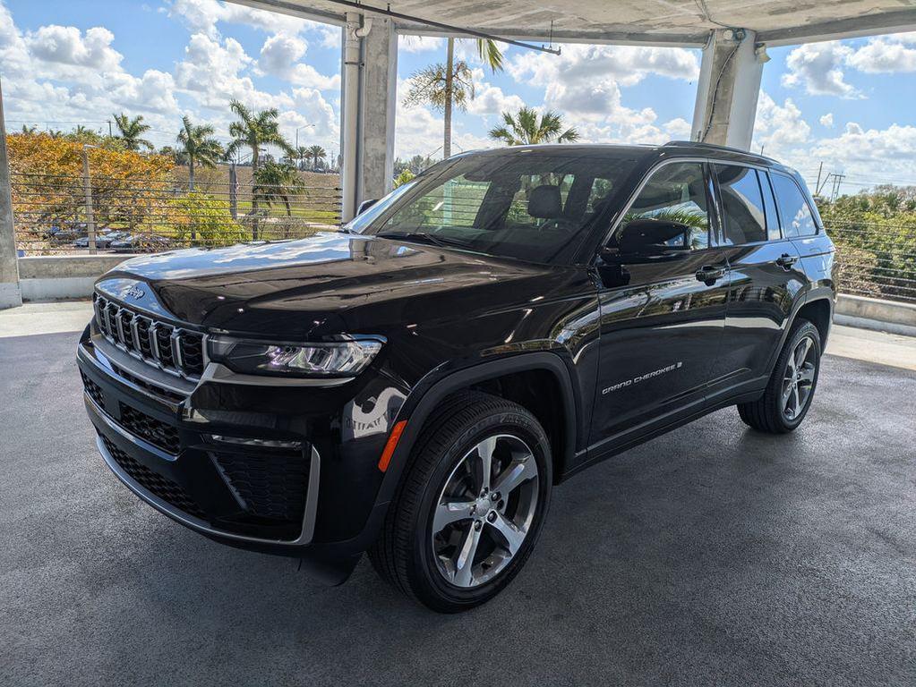 new 2026 Jeep Grand Cherokee car, priced at $42,433