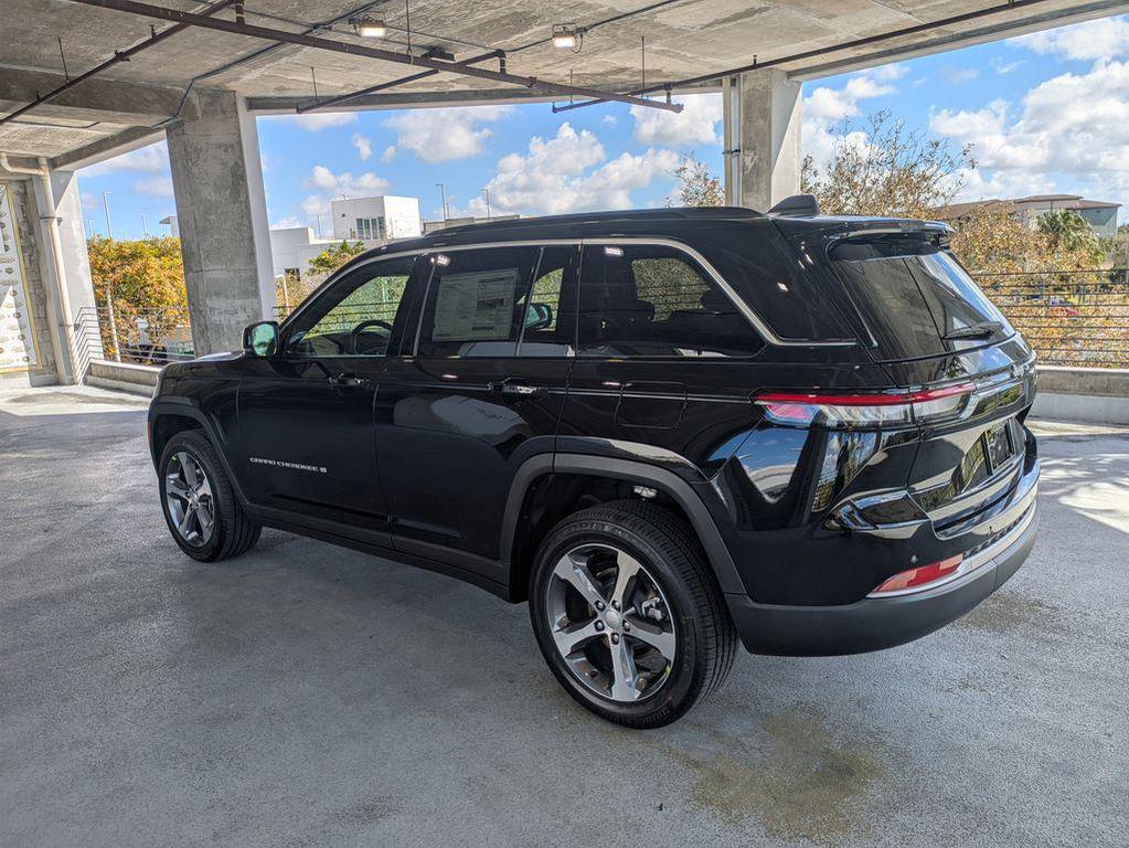 new 2026 Jeep Grand Cherokee car, priced at $42,433