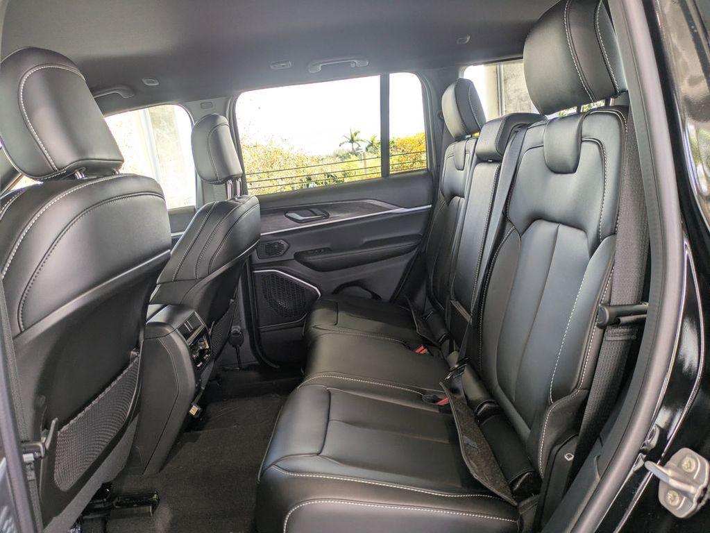 new 2026 Jeep Grand Cherokee car, priced at $42,433