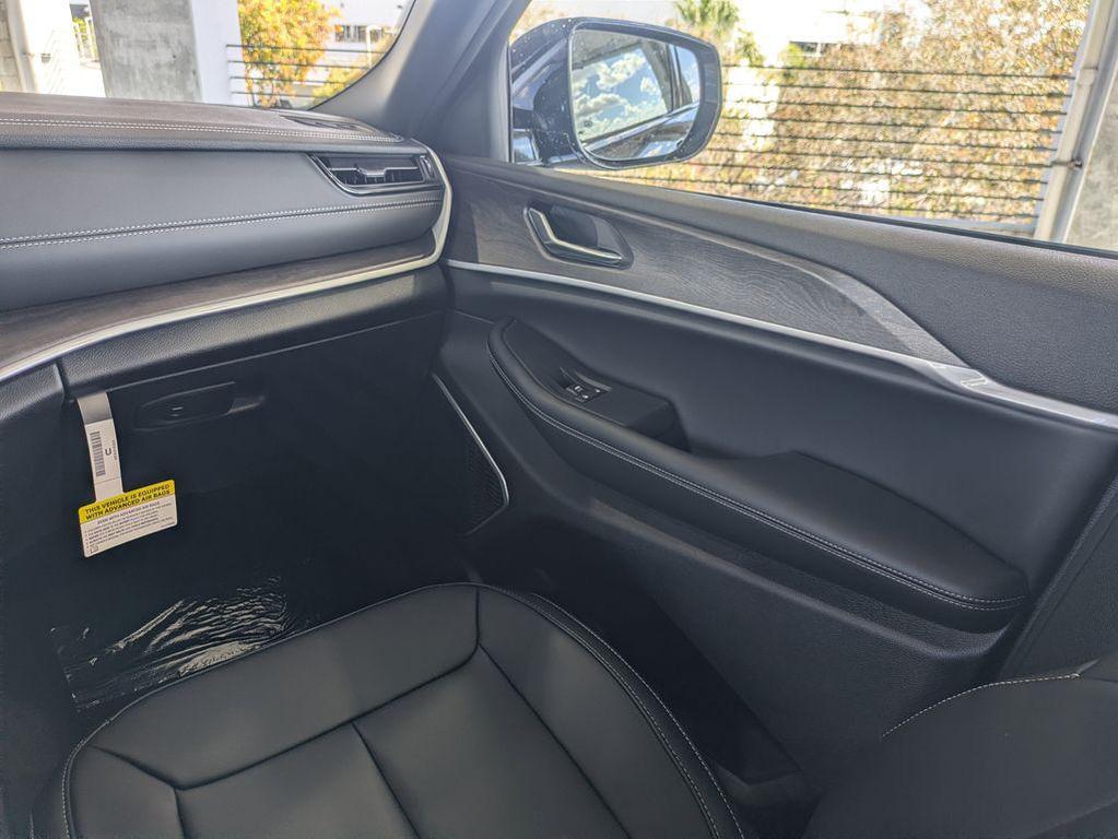 new 2026 Jeep Grand Cherokee car, priced at $42,433