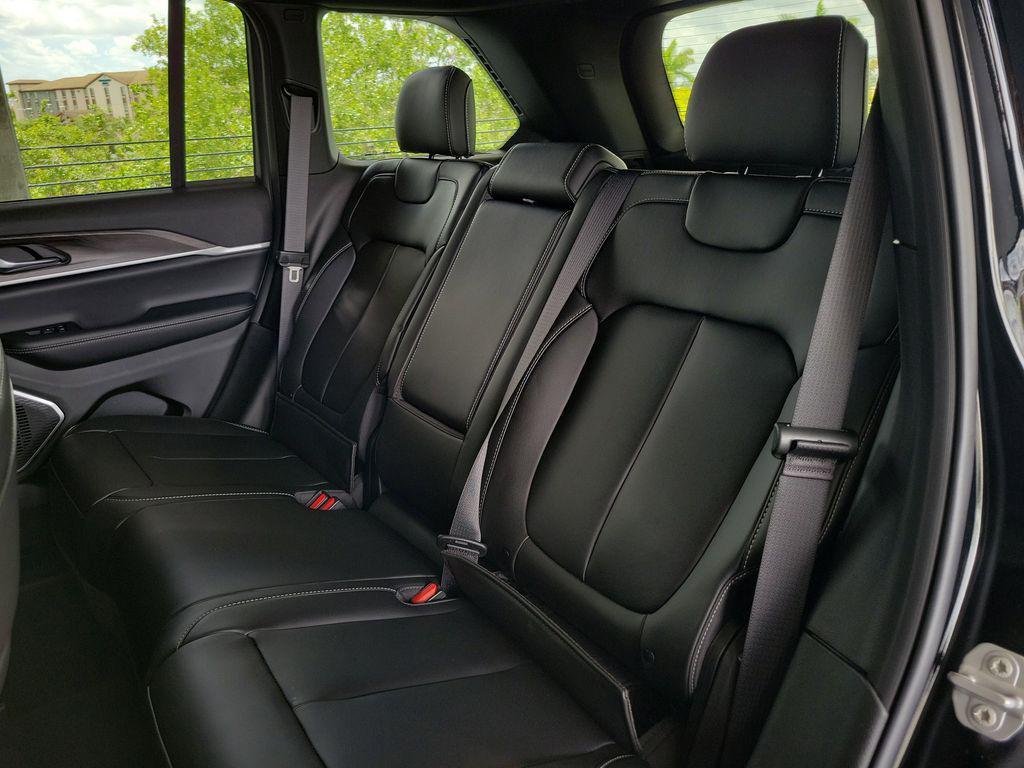 new 2026 Jeep Grand Cherokee car, priced at $42,087