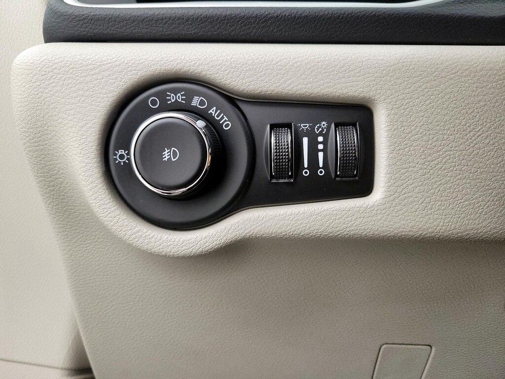 used 2023 Chrysler Pacifica car, priced at $25,998