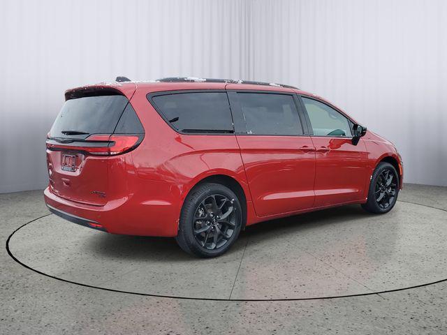 used 2024 Chrysler Pacifica car, priced at $37,678