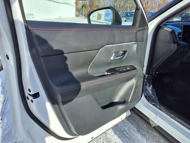 new 2025 Nissan Kicks car, priced at $29,281