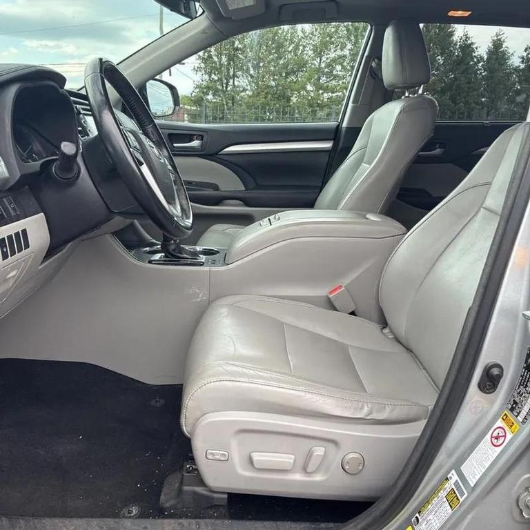 used 2017 Toyota Highlander car