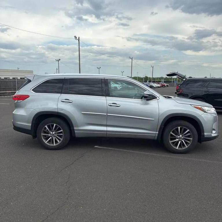 used 2017 Toyota Highlander car