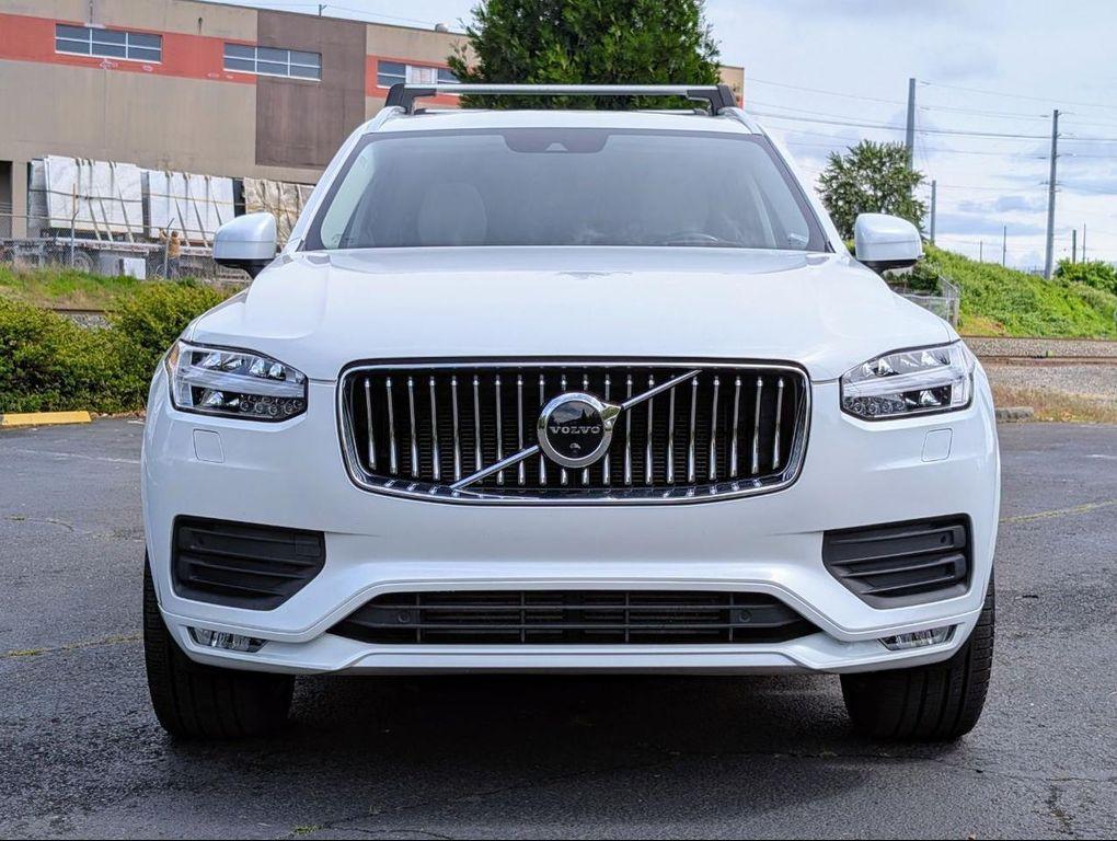 2022 Crystal White Volvo XC90