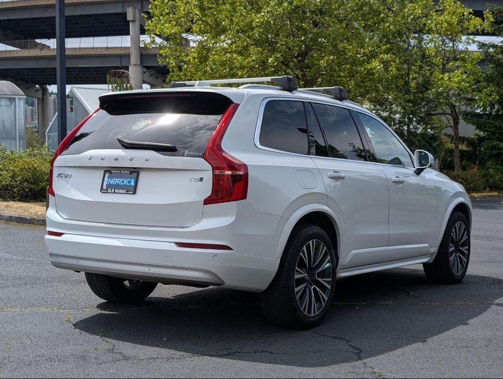2022 Crystal White Volvo XC90
